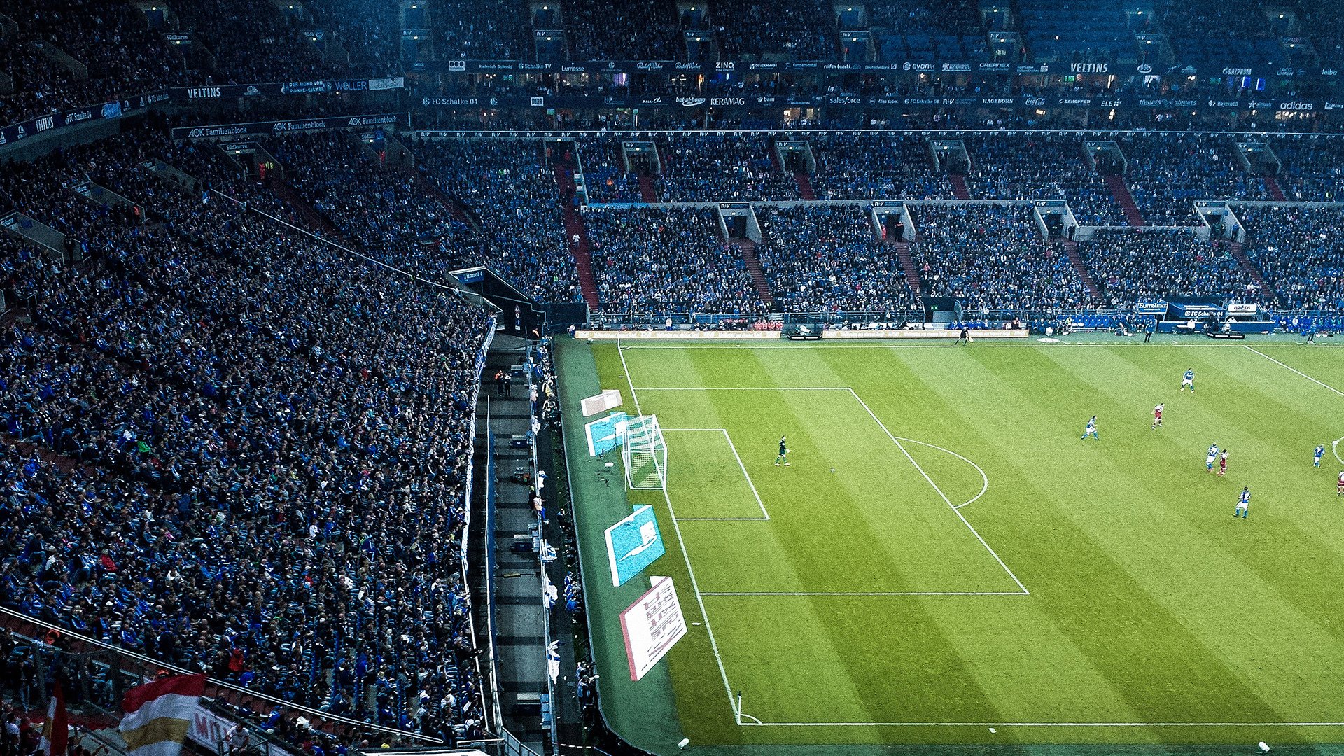 “英超场面火爆，球迷热情高涨”，zaker 英超